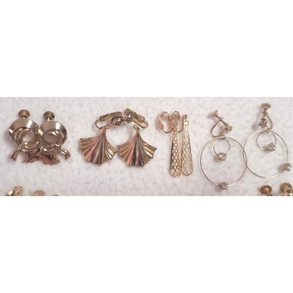 14 Pc Vtg Clip On Screw Back Earrings Silvertone Goldtone Button Dangle Hoops - Picture 8 of 9